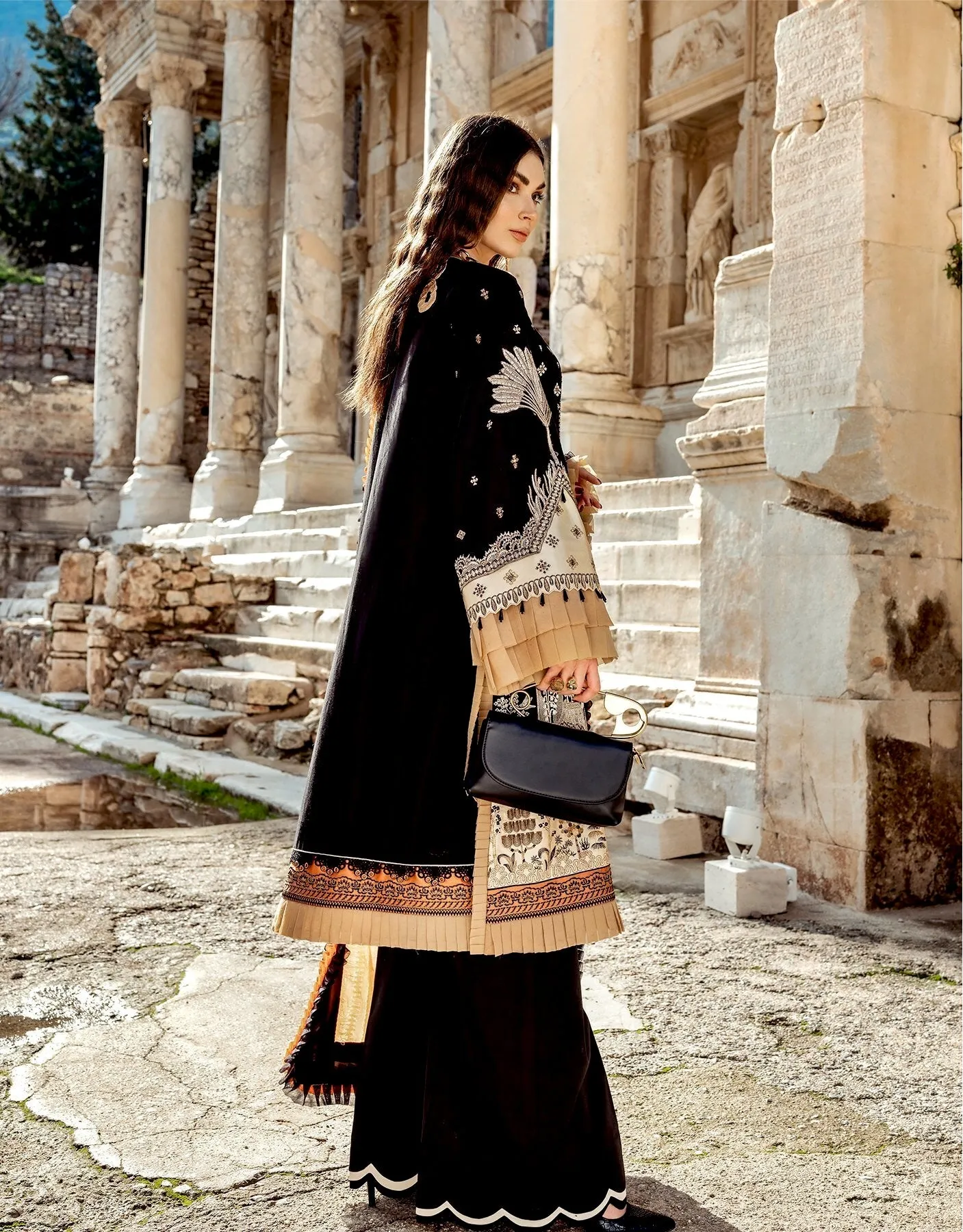 Sifa Lawn by Zunaira Raza – SL-11 A (Shikargah)